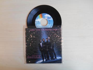 vinyl single 7 inch - The Fixx - Are We Ourselves, Verzenden, Zo goed als nieuw, 7 inch, Overige genres