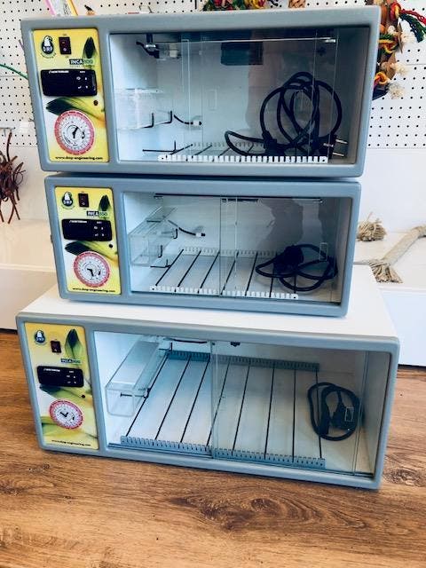 Inca broedmachine, Dieren en Toebehoren, Vogels | Hokken en Kooien, Overige typen, Zo goed als nieuw, Kunststof, Ophalen