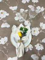 Elegante tafelkleed voor grote tafels. Engels landhuis. -