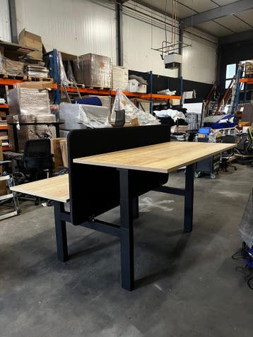 Ahrend Duo Bureau - Elektrisch Verstelbaar, Huis en Inrichting, Verzenden, In hoogte verstelbaar, Zo goed als nieuw