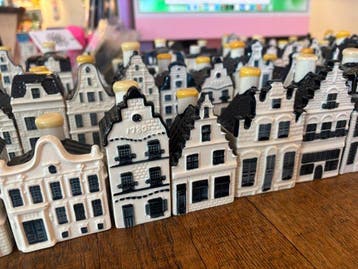 Bols - sculptuur, KLM Bols Amsterdam Delftware Houses –