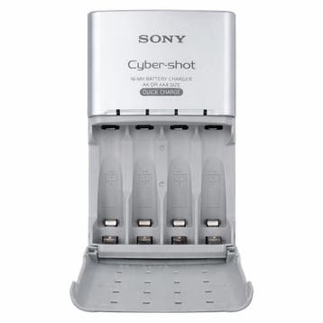 Sony BC-CSQ2 Oplaadbare Batterijen Oplader, Verzenden, Zo goed als nieuw