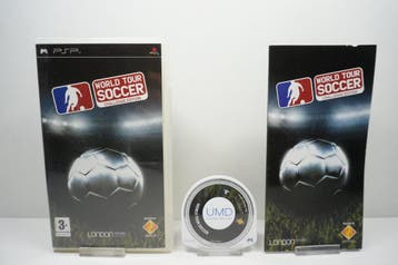 World Tour Soccer Challenge Edition Morgen in huis! (PSP), Ophalen of Verzenden, Zo goed als nieuw
