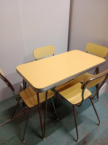 Tafel - Metaal, Formica - Een rechthoekige tafel en vier