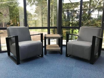 2 leren fauteuils met stalen frame - grijs leer, Ophalen of Verzenden, Nieuw, Leer