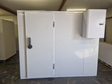 Koelcel 240 x 150 x 201 cm stekker klaar, Nieuw in verpakking, Koelen en Vriezen