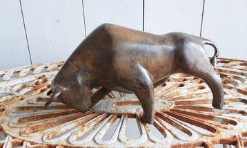 P. Chenet - Figuur - Stier - 23 cm - Brons