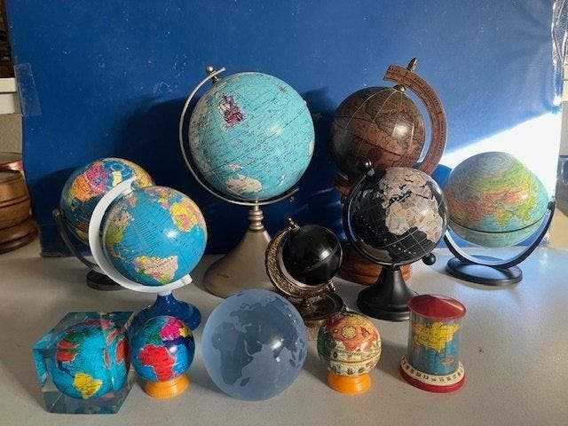Celestial and terrestrial globes - 1960-1970, Antiek en Kunst, Curiosa en Brocante