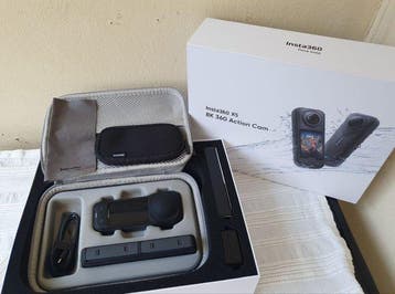 Insta360 X5 8K 360° Action Camera - Essentials Bundle, Nieuw