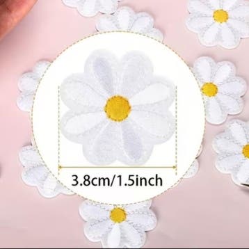 Embleem - 2 stuks - bloemen - mix - wit - margriet - made..., Ophalen of Verzenden, Nieuw, Overige typen