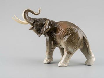 Royal Dux Porzellan-Manufaktur - Figuur - Grande elefante
