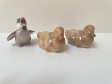 Bing & Grondahl - Figuur - Two ducklings and a sparrow (3) -