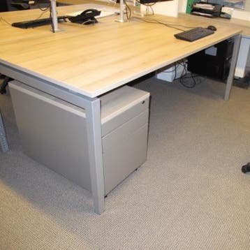 (MDK-101622) Kwadrant bureau 160 x 80 cm met zilvergrijs..., Huis en Inrichting, Ophalen of Verzenden, In hoogte verstelbaar, Nieuw