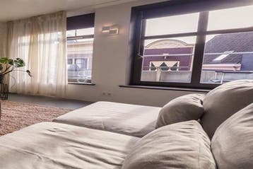 Studio Warmoesstraat in Amsterdam, 50 m² of meer, Amsterdam