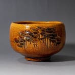 Ame-yu geglazuurd chawan (theekop) met dennen- en
