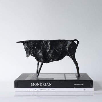 sculptuur, The Charge — Black Metal Bull Sculpture,