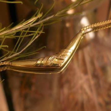 Gouden platte gourmetschakel ketting met vaste hanger en..., Gebruikt, Ophalen of Verzenden, Met edelsteen, Goud