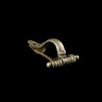 Oud-Romeins Zilver Gebogen fibula, zeldzame kleine maat, Antiek en Kunst
