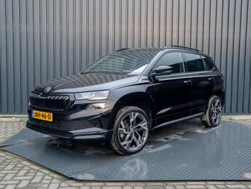 Zakelijke Lease |  Škoda Karoq 1.5 TSI ACT Sportline Busines, Automaat, Stof, Gebruikt, Overige brandstoffen