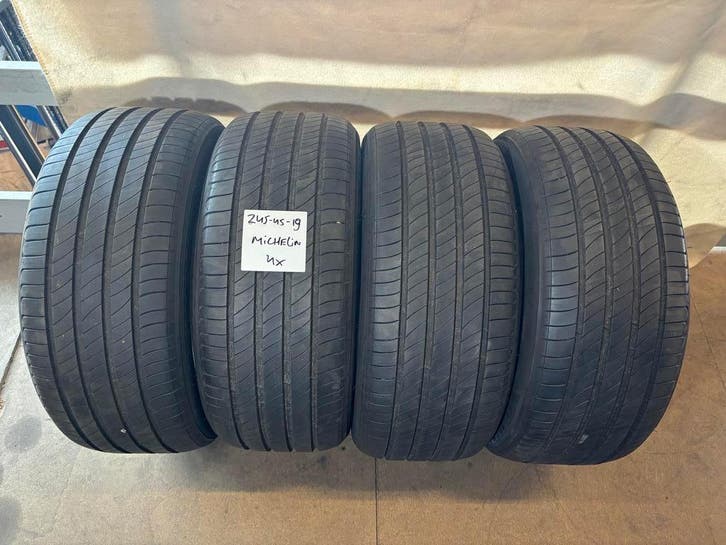 4x Michelin Primacy 4 POL - 245/45 R19 - DOT 0623, Auto-onderdelen, Banden en Velgen, 19 inch, Zomerbanden, 245 mm, Personenwagen