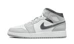 Air Jordan 1 Mid Light Smoke Grey Anthracite (GS), Kleding | Heren, Schoenen, Nieuw