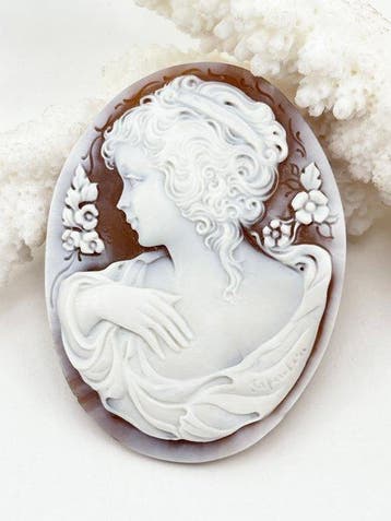 CASSIS MADAGASCARIENSIS - Cameo - Handgesneden camee