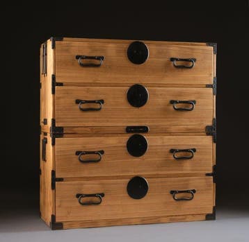 Kast met lades voorzien van ronde slotplaten. - Kiri