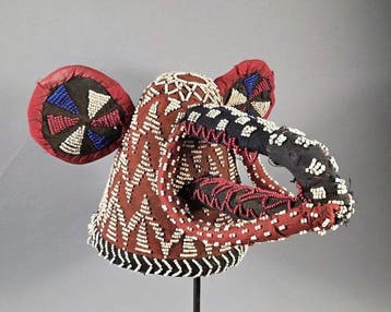 Elefantenmasker van stof en parels - Bamileke - Kameroen