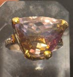 Ring met natuurlijke Braziliaanse bicolor ametrien / 20 ct /