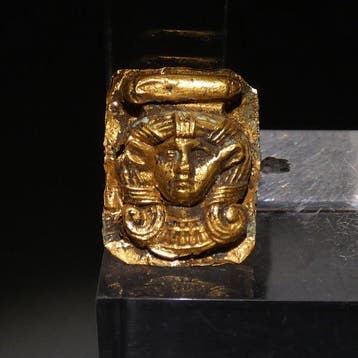Oud-Egyptisch Goud Hathor-godin bedel. 2,7 cm hoog. Laatste