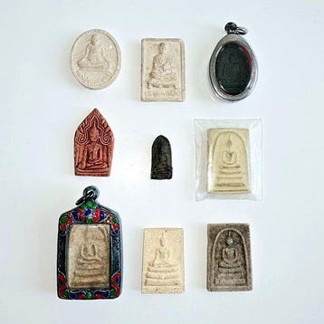 Thailand. 9 verschillende Thaise Boeddhistische Amuletten