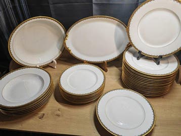 P.P. Limoges - Tafelservies voor 12 (33) - Porselein