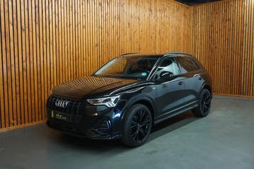 Audi Q3 35 Tfsi / Stoelverwarming / Panoramadak / Navi NR47, Automaat, Leder en Stof, Zwart, Nieuw