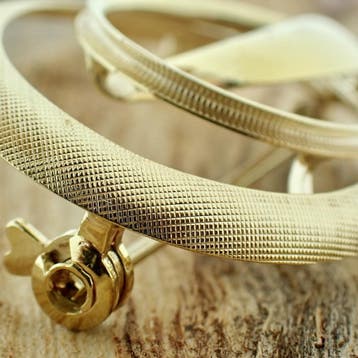 Gouden fantasie broche; Krul, Ophalen of Verzenden, Gebruikt, Overige kleuren, Goud