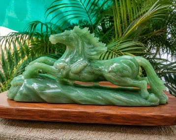 Aventurine Rennend Paard Sculptuur - Hoogte: 31 cm -