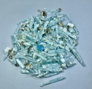 Aquamarine Kristal Lot – Lichtblauw beëindigde kristallen