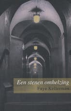 Een stenen omhelzing 9789085643258 Faye Kellerman, Boeken, Verzenden, Gelezen, Faye Kellerman