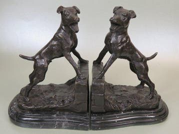 Hond met marmeren bases, Edouard Drouot (1859-1945) -