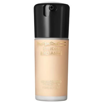 MAC Cosmetics - Studio Radiance Serum Foundation - NC17.5, Ophalen of Verzenden, Nieuw, Gehele gezicht, Make-up