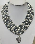 Lange halsketting (244 cm) van parelmoer met Maagd van, Antiek en Kunst