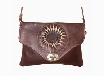 Handgemaakte platte tas met zon van zacht rund leer - met, Sieraden, Tassen en Uiterlijk, Tassen | Schoudertassen, Nieuw