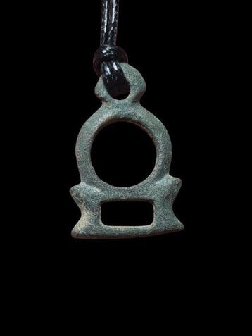 Keltisch Brons, Stunning & Rare Shape Talisman Hanger