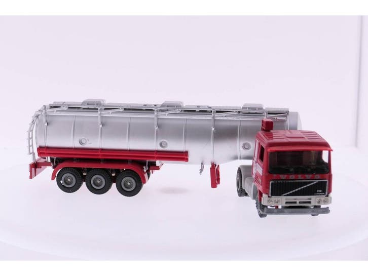Schaal 1:50 Tekno Volvo F12 turbo met tankoplegger. #2821, Hobby en Vrije tijd, Modelauto's | 1:50, Zo goed als nieuw, Tekno, Ophalen of Verzenden