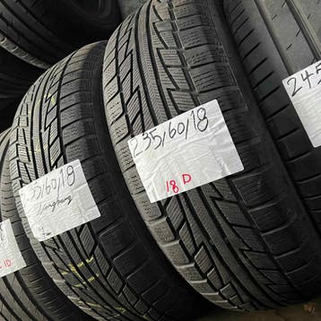 2 x Nankang 235-60-18 Winterbanden 7mm, Auto-onderdelen, Banden en Velgen, 18 inch, Gebruikt, 235 mm, Band(en)