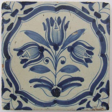 Tegel - Drie Tulp in Accolade omlijsting. - 1650-1700
