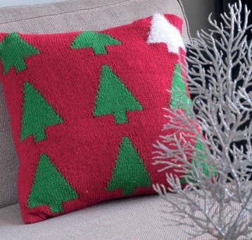 Breipatroon Kerstkussen met ingebreide kerstbomen, Hobby en Vrije tijd, Ophalen of Verzenden, Nieuw