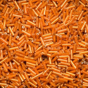 20 gram Bugles staafjes glaskralen Bugles orange 6mm, Ophalen of Verzenden, Nieuw, Kraal