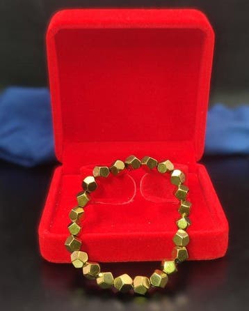 Prachtige pyrietarmband in cadeauverpakking, gratis