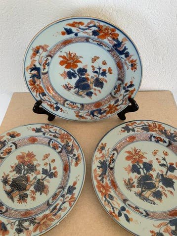 Bord (3) - Porselein - 3 qianlong Imari borden, Antiek en Kunst