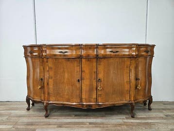Credenza - Barokstijl dressoir in notenhout met houtsnijwerk